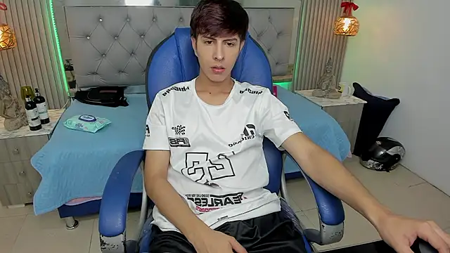 Snapshot of Estiv18_ chatting on 01.16.26 Estiv18 online show from 01.16.26