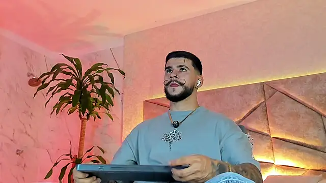 Snapshot of DickGriffith_ chatting on 09.28.25 DickGriffith online show from 09.28.25