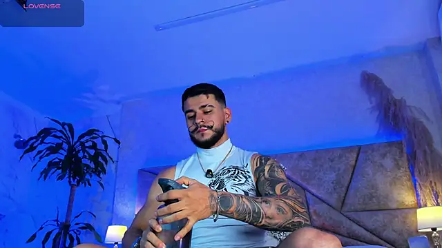 Snapshot of DickGriffith_ chatting on 10.09.25 DickGriffith online show from 10.09.25