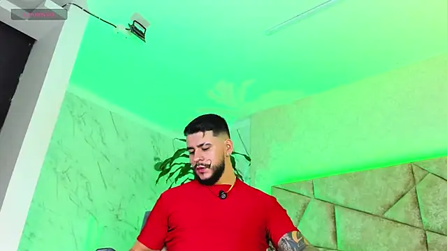 Snapshot of DickGriffith_ chatting on 10.28.25 DickGriffith online show from 10.28.25