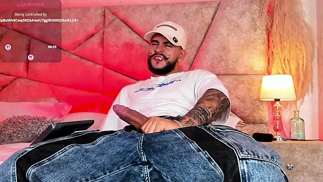 Snapshot of DickGriffith_ chatting on 11.09.25 DickGriffith online show from 11.09.25