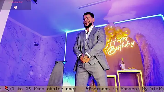 Snapshot of DickGriffith_ chatting on 11.28.25 DickGriffith online show from 11.28.25