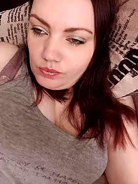 Snapshot of UniverseRegina chatting on 02.12.25 UniverseRegina online show from 02.12.25