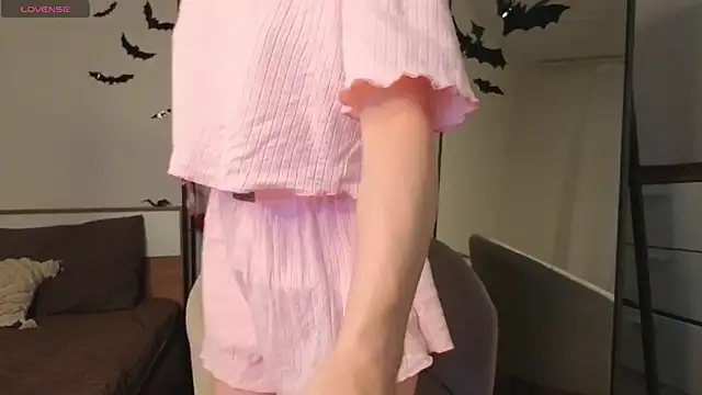 Snapshot of Bella__Faith chatting on 10.22.25 Bella  Faith online show from 10.22.25