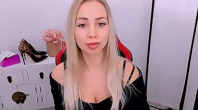 Snapshot of MargaritaRose chatting on 03.19.25 MargaritaRose online show from 03.19.25