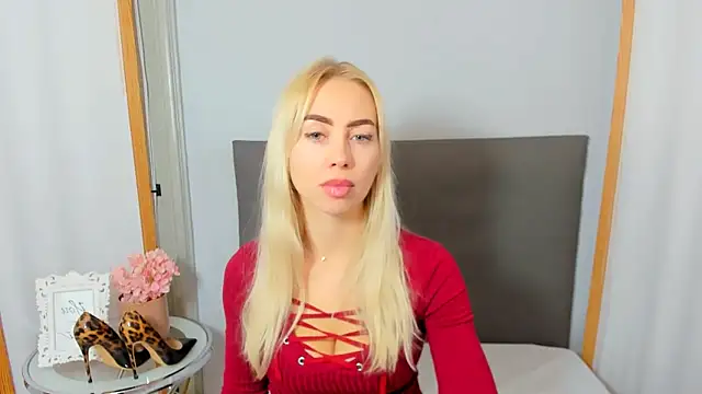 Snapshot of MargaritaRose chatting on 10.26.25 MargaritaRose online show from 10.26.25