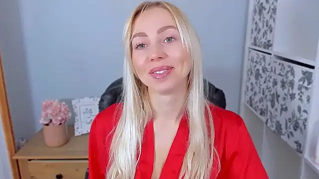 Snapshot of MargaritaRose chatting on 11.28.25 MargaritaRose online show from 11.28.25