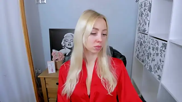 Snapshot of MargaritaRose chatting on 12.19.25 MargaritaRose online show from 12.19.25