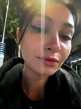 lunalovelee online show from 11.04.25