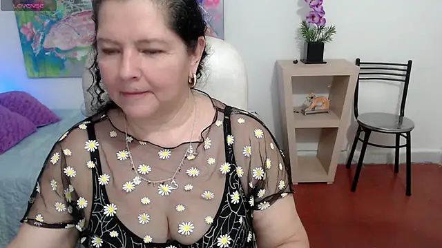 Snapshot of leonela_69 chatting on 03.15.25 leonela 69 online show from 03.15.25