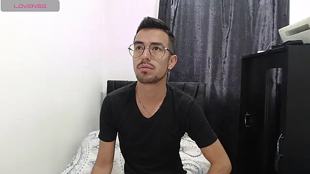 Snapshot of Demian_val chatting on 03.07.25 Demian val online show from 03.07.25