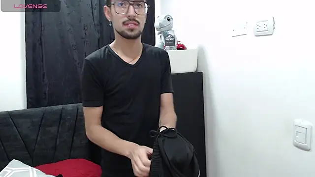 Snapshot of Demian_val chatting on 02.16.26 Demian val online show from 02.16.26