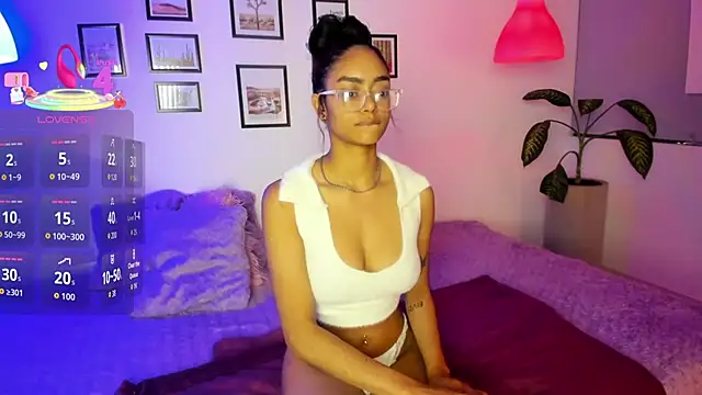 Snapshot of Alice_simmons chatting on 12.17.25 Alice simmons online show from 12.17.25