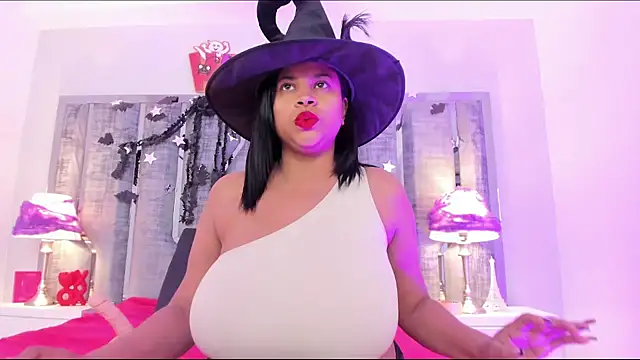 Snapshot of Ciara_Benet chatting on 10.18.25 Ciara Benet online show from 10.18.25
