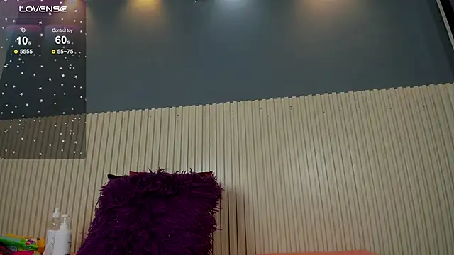 Snapshot of Aida-nicolle chatting on 02.18.25 Aida-nicolle online show from 02.18.25