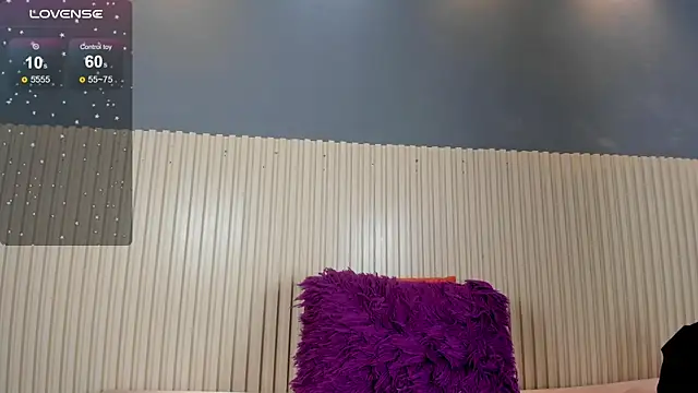 Snapshot of Aida-nicolle chatting on 02.19.25 Aida-nicolle online show from 02.19.25