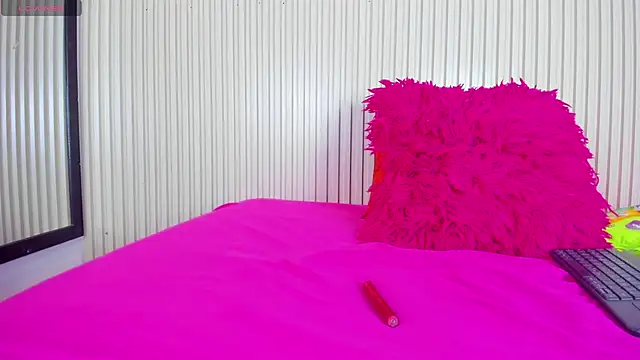 Snapshot of Aida-nicolle chatting on 03.07.25 Aida-nicolle online show from 03.07.25