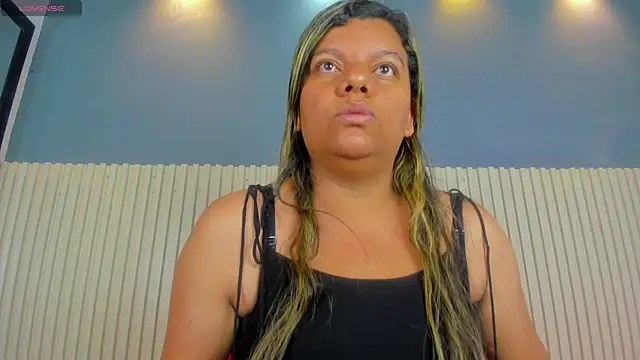 Snapshot of Aida-nicolle chatting on 03.14.25 Aida-nicolle online show from 03.14.25