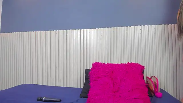 Snapshot of Aida-nicolle chatting on 09.10.25 Aida-nicolle online show from 09.10.25