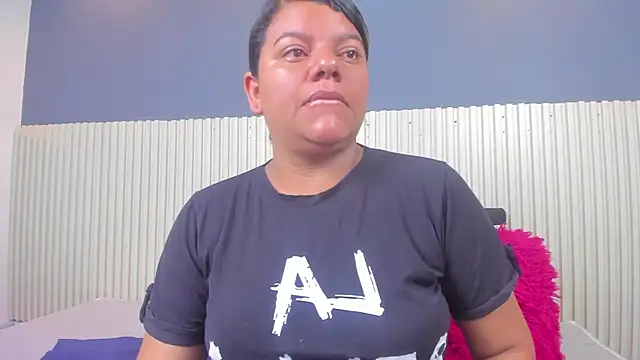 Snapshot of Aida-nicolle chatting on 09.12.25 Aida-nicolle online show from 09.12.25