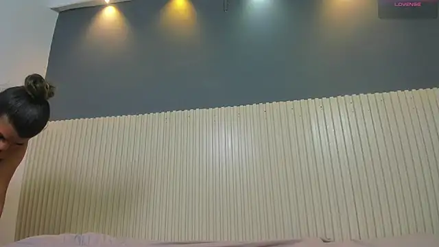 Snapshot of Aida-nicolle chatting on 10.02.25 Aida-nicolle online show from 10.02.25