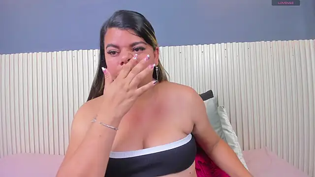 Snapshot of Aida-nicolle chatting on 10.03.25 Aida-nicolle online show from 10.03.25