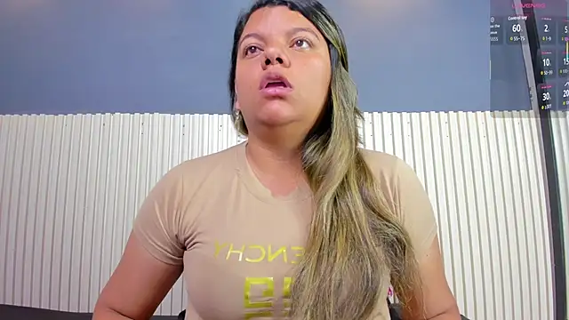 Snapshot of Aida-nicolle chatting on 10.10.25 Aida-nicolle online show from 10.10.25