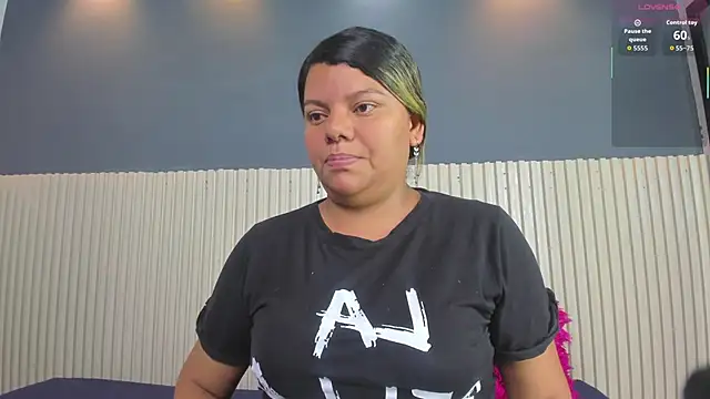 Snapshot of Aida-nicolle chatting on 10.16.25 Aida-nicolle online show from 10.16.25