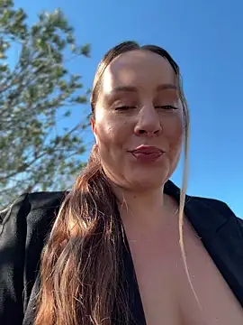Snapshot of Mona_Plus chatting on 04.19.26 Mona Plus online show from 04.19.26