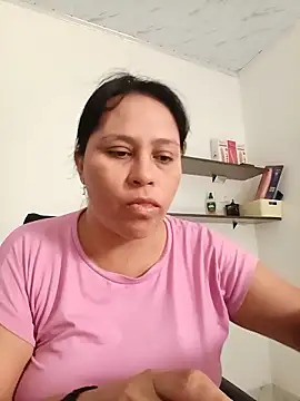 Snapshot of promiscuous-indecent-momm chatting on 06.05.26 promiscuous-indecent-momm online show from 06.05.26