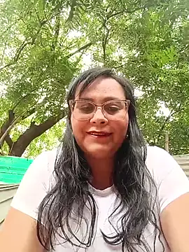Snapshot of promiscuous-indecent-momm chatting on 07.13.26 promiscuous-indecent-momm online show from 07.13.26