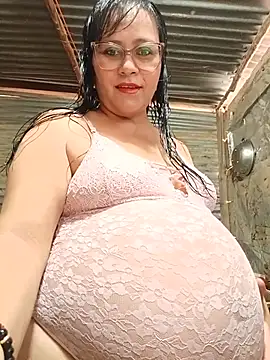 Snapshot of promiscuous-indecent-momm chatting on 07.18.26 promiscuous-indecent-momm online show from 07.18.26