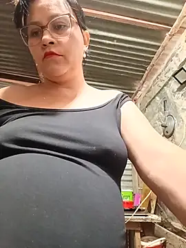 Snapshot of promiscuous-indecent-momm chatting on 07.22.26 promiscuous-indecent-momm online show from 07.22.26