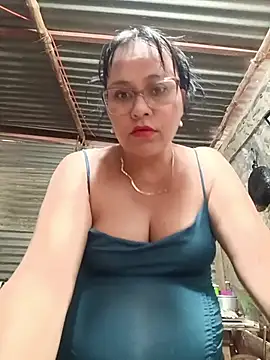 Snapshot of promiscuous-indecent-momm chatting on 07.31.26 promiscuous-indecent-momm online show from 07.31.26