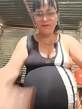 Snapshot of promiscuous-indecent-momm chatting on 08.03.26 promiscuous-indecent-momm online show from 08.03.26