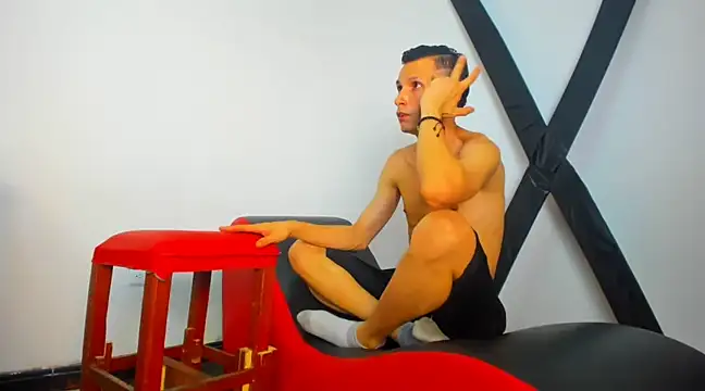 Snapshot of Isak_Millan chatting on 02.13.25 Isak Millan online show from 02.13.25