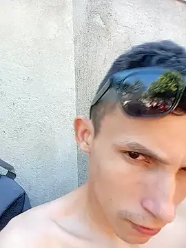 Snapshot of Isak_Millan chatting on 10.05.25 Isak Millan online show from 10.05.25