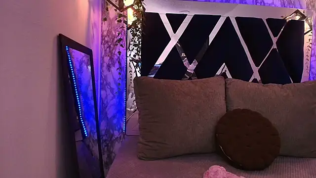 charlotte bluee online show from 01.12.26