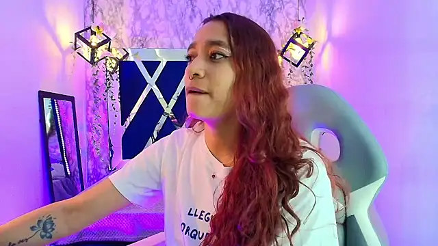 Snapshot of charlotte_bluee chatting on 05.26.26 charlotte bluee online show from 05.26.26