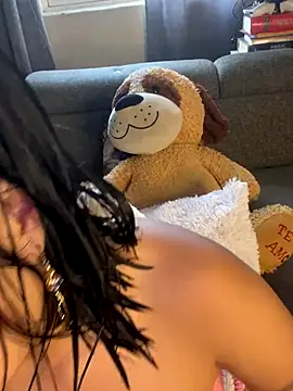 Snapshot of ZafiroKlein chatting on 10.31.25 ZafiroKlein online show from 10.31.25