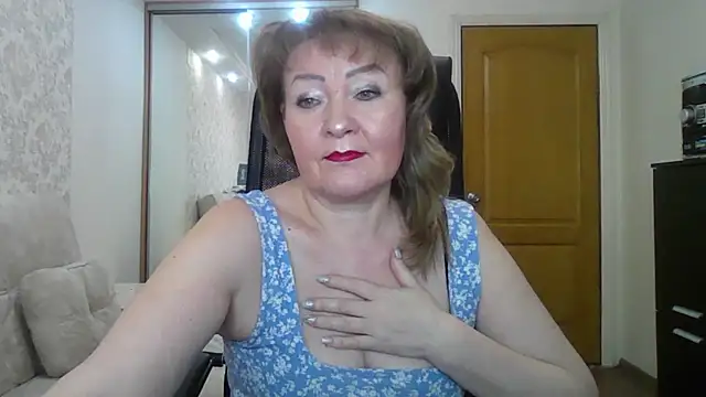 Snapshot of Victoria_secrets_ chatting on 02.13.25 Victoria secrets online show from 02.13.25