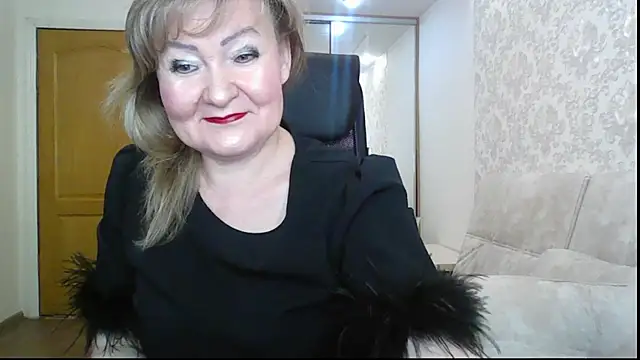 Snapshot of Victoria_secrets_ chatting on 10.23.25 Victoria secrets online show from 10.23.25