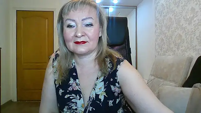 Snapshot of Victoria_secrets_ chatting on 11.20.25 Victoria secrets online show from 11.20.25