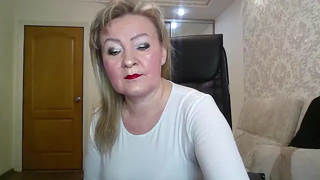 Snapshot of Victoria_secrets_ chatting on 11.23.25 Victoria secrets online show from 11.23.25