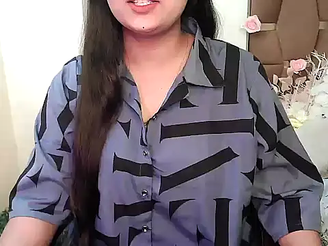 Snapshot of megancatluna chatting on 11.17.25 megancatluna online show from 11.17.25