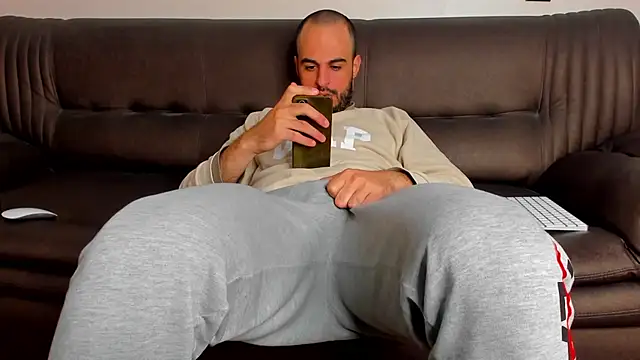 Snapshot of sexyhotmusclesforyou1 chatting on 03.02.25 sexyhotmusclesforyou1 online show from 03.02.25