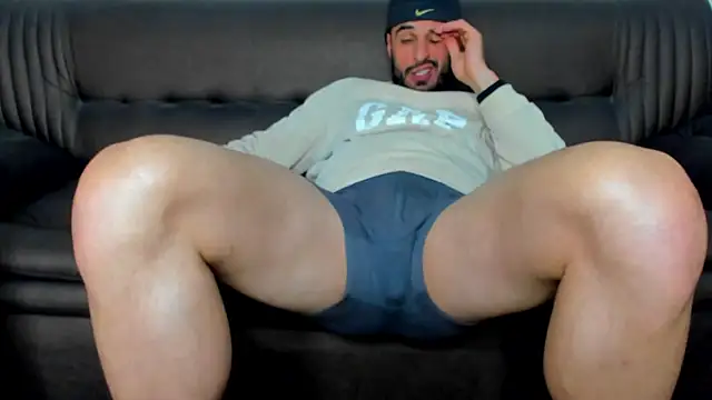 Snapshot of sexyhotmusclesforyou1 chatting on 03.17.25 sexyhotmusclesforyou1 online show from 03.17.25
