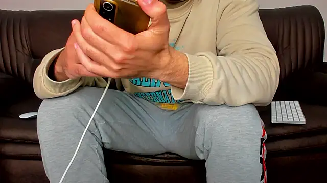 Snapshot of sexyhotmusclesforyou1 chatting on 03.17.25 sexyhotmusclesforyou1 online show from 03.17.25