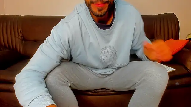 Snapshot of sexyhotmusclesforyou1 chatting on 11.26.25 sexyhotmusclesforyou1 online show from 11.26.25