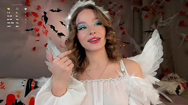 Snapshot of TaiteBayles chatting on 10.31.25 TaiteBayles online show from 10.31.25